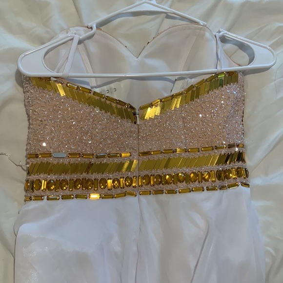 White and Good Flowy Dress - Picture 3 of 3